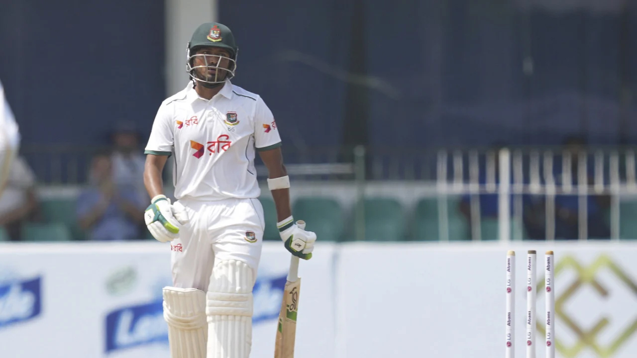 চার ইনিংসে ২৩ রান করেও ফের সুযোগ পাচ্ছেন বিজয়!