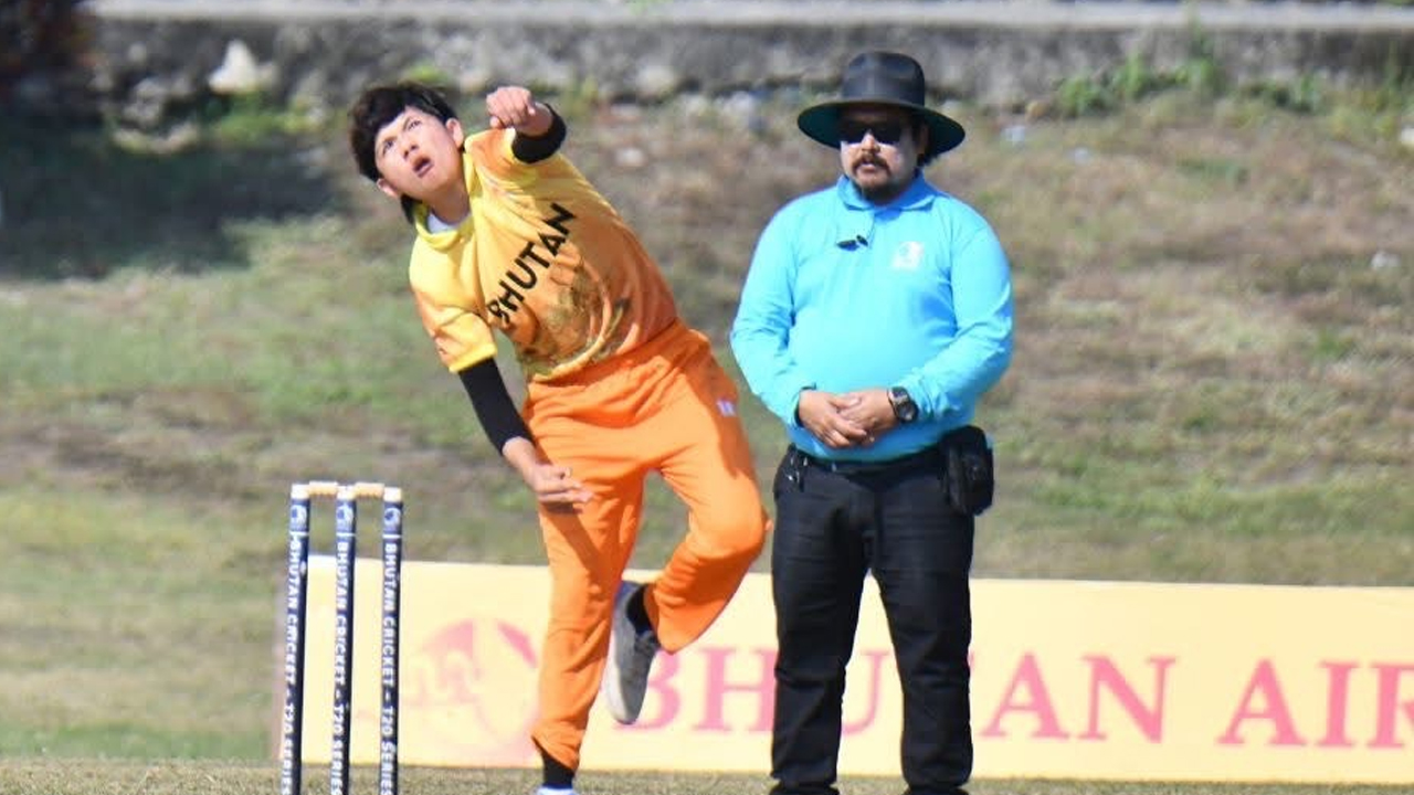 ৭ রানে ৮ উইকেট নিয়ে বাঁহাতি স্পিনারের বিশ্বরেকর্ড