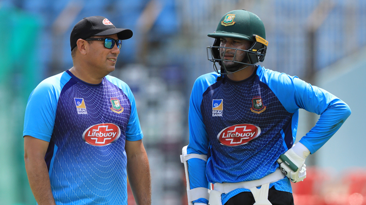 ইংলিশ কাউন্টি ক্লাবের প্রধান কোচ হলেন রাসেল ডমিঙ্গো