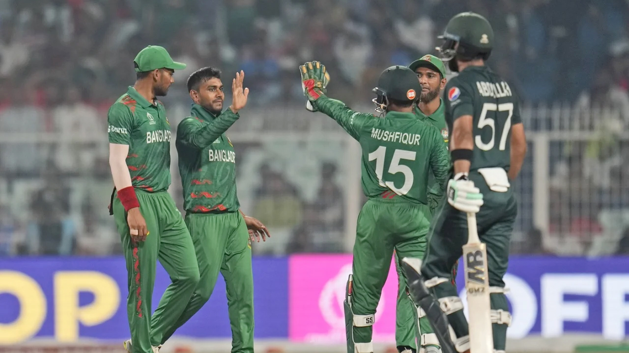 বৃষ্টির চোখ রাঙানি, সান্ত্বনার জয়ের খোঁজে পাকিস্তান-বাংলাদেশ