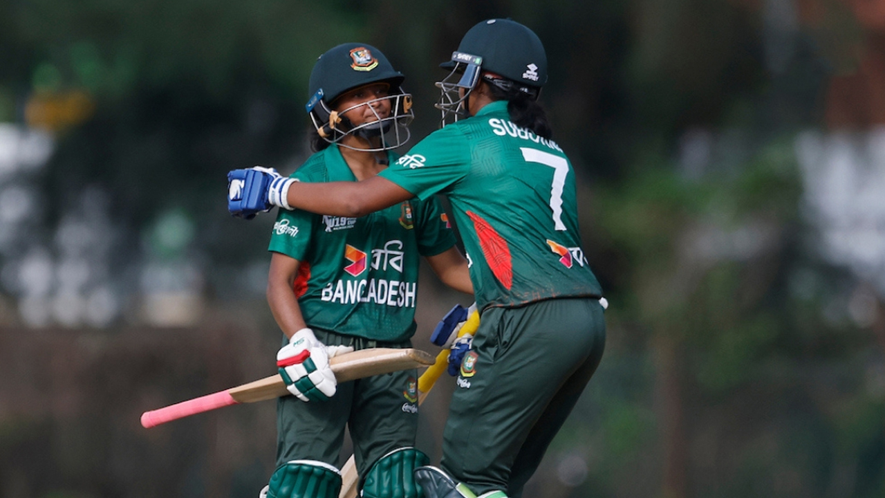 সুপার ওভারে ইংল্যান্ডকে হারিয়ে বাংলাদেশের রেকর্ড!