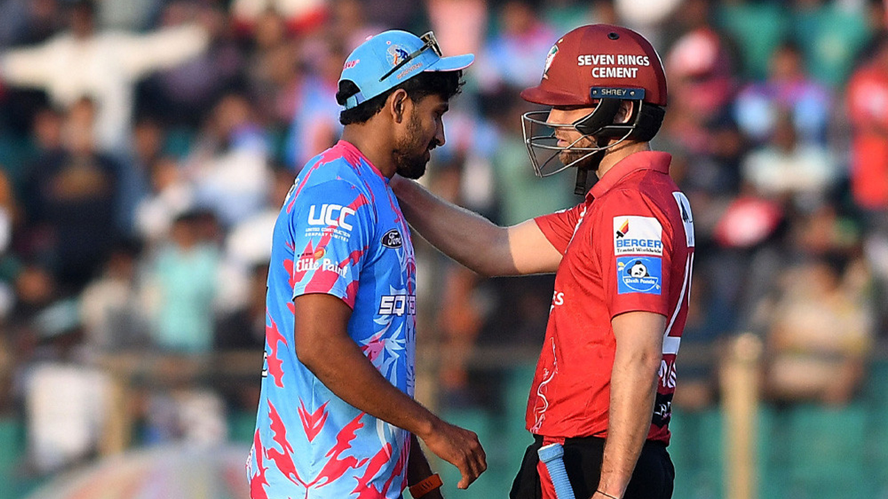 মায়ের মৃত্যু শোক কাটিয়ে খালেদের দলে ফেরায় মুগ্ধ চিটাগং