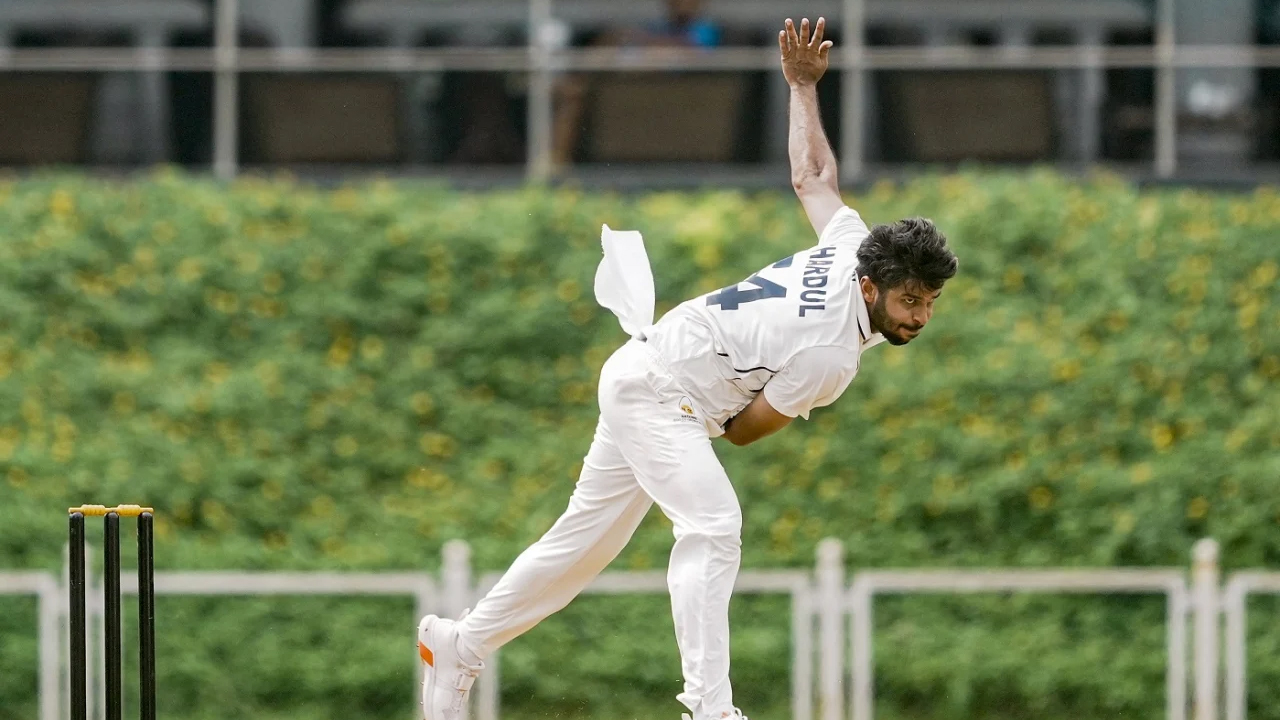 ১৫২ বছরের ইতিহাসে এমন বোলিং আগে দেখেনি কেউ!