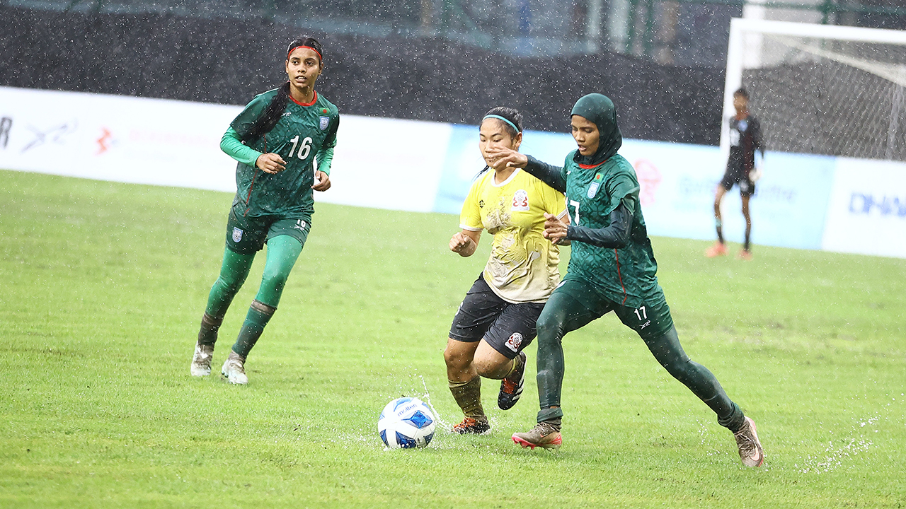 দেশের ফুটবলে বিচিত্র ঘটনা, ম্যাচের মাঝেই বদলে গেল ভেন্যু!