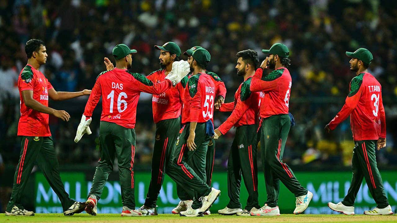 বাঁহাতি বোলারকে সুযোগ না দেওয়ার কারণ জানালেন কোচ