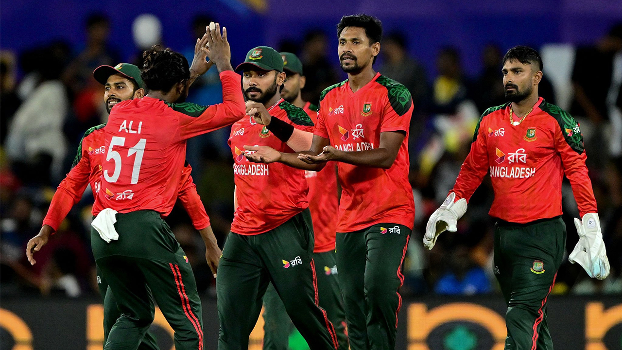 ছিটকে গেলেন মোস্তাফিজ, দুঃসংবাদ পেল বাংলাদেশি ক্রিকেটাররা