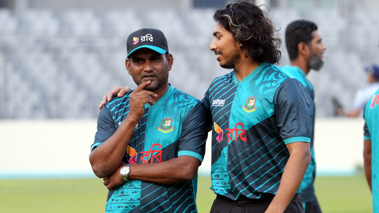 প্রশ্নের কাঠগড়ায় ‘কথা পাকা’ কোচ সালাউদ্দিন