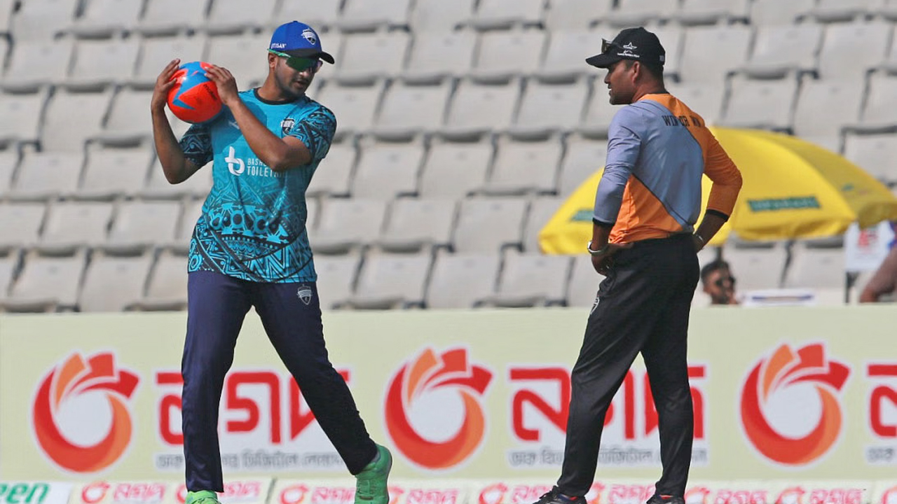 সাকিবের খেলতে বাধা কোথায়, গোমর ফাঁস করলেন কোচ