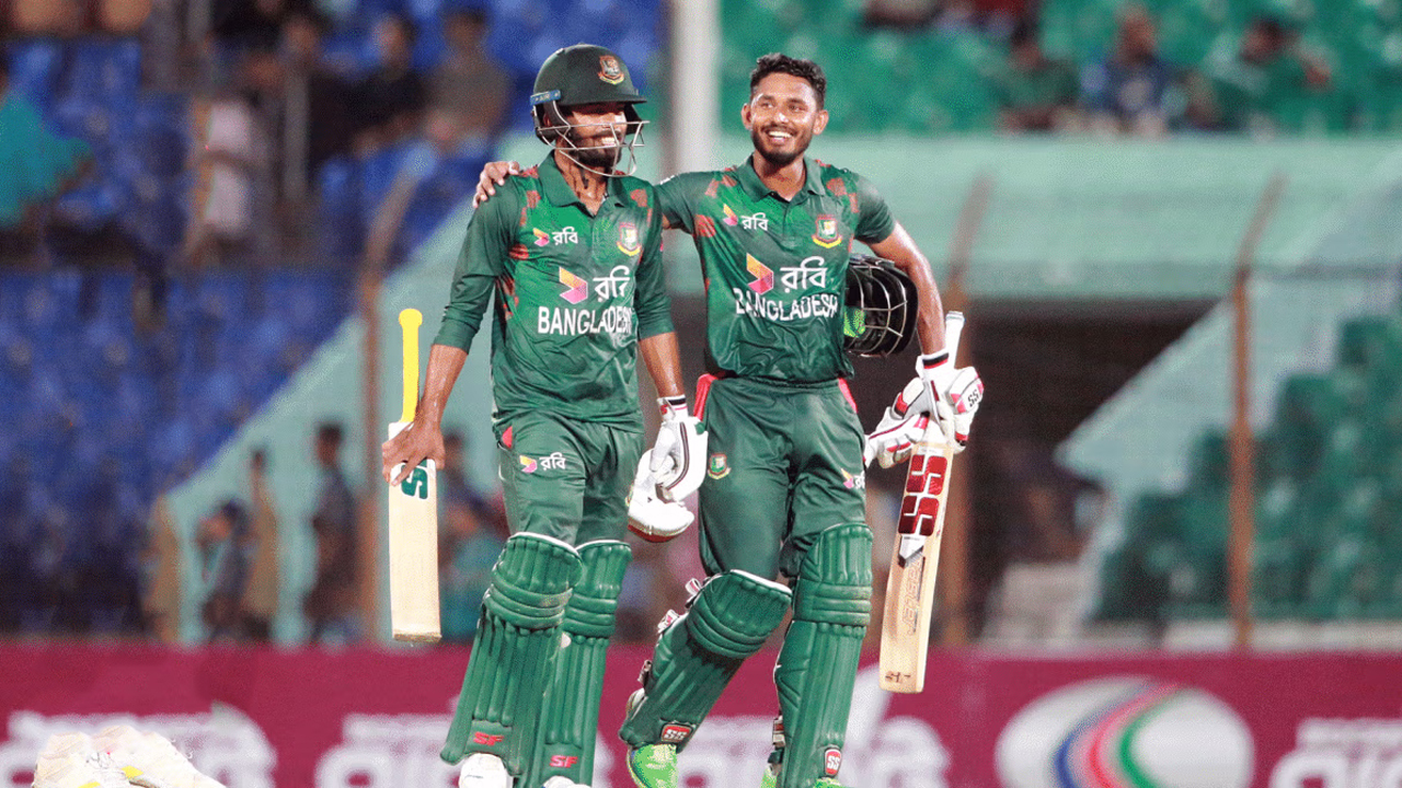 নতুন মাইলফলক ছোঁয়ার অপেক্ষায় তানজিদ-হৃদয়