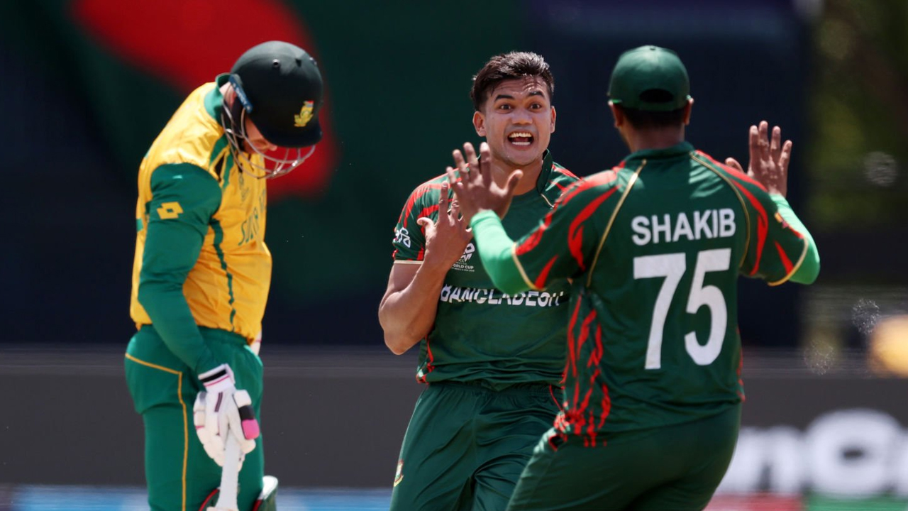 সাকিব-মালিঙ্গাকে ছাড়িয়ে যাওয়ার অপেক্ষায় তাসকিন