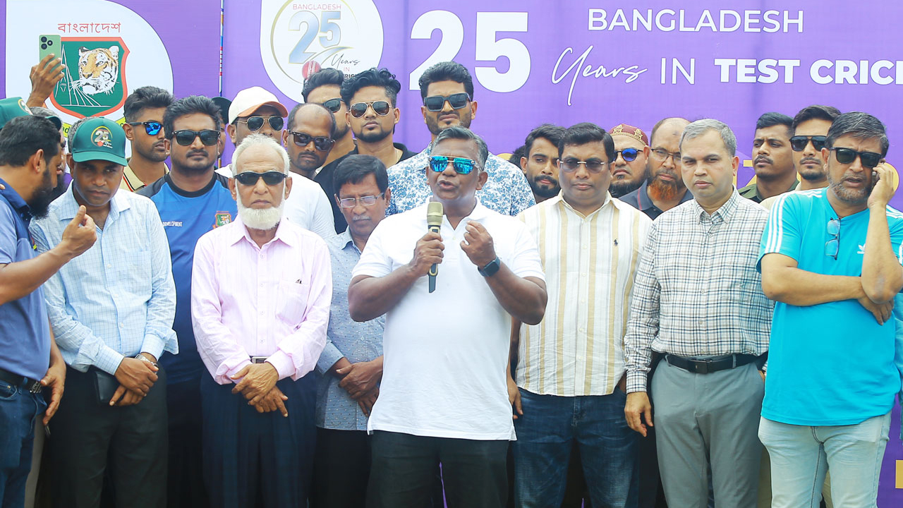‘ক্রিকেটাররা চোখের পানি ফেলছেন, এটা সত্যিই বিব্রতকর’