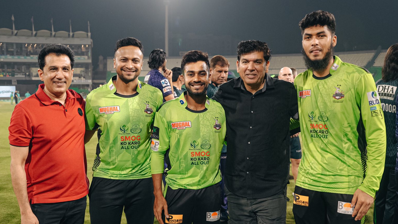 দলে না খেলেও মিরাজের অর্জনে ২ বিদেশি শিরোপা