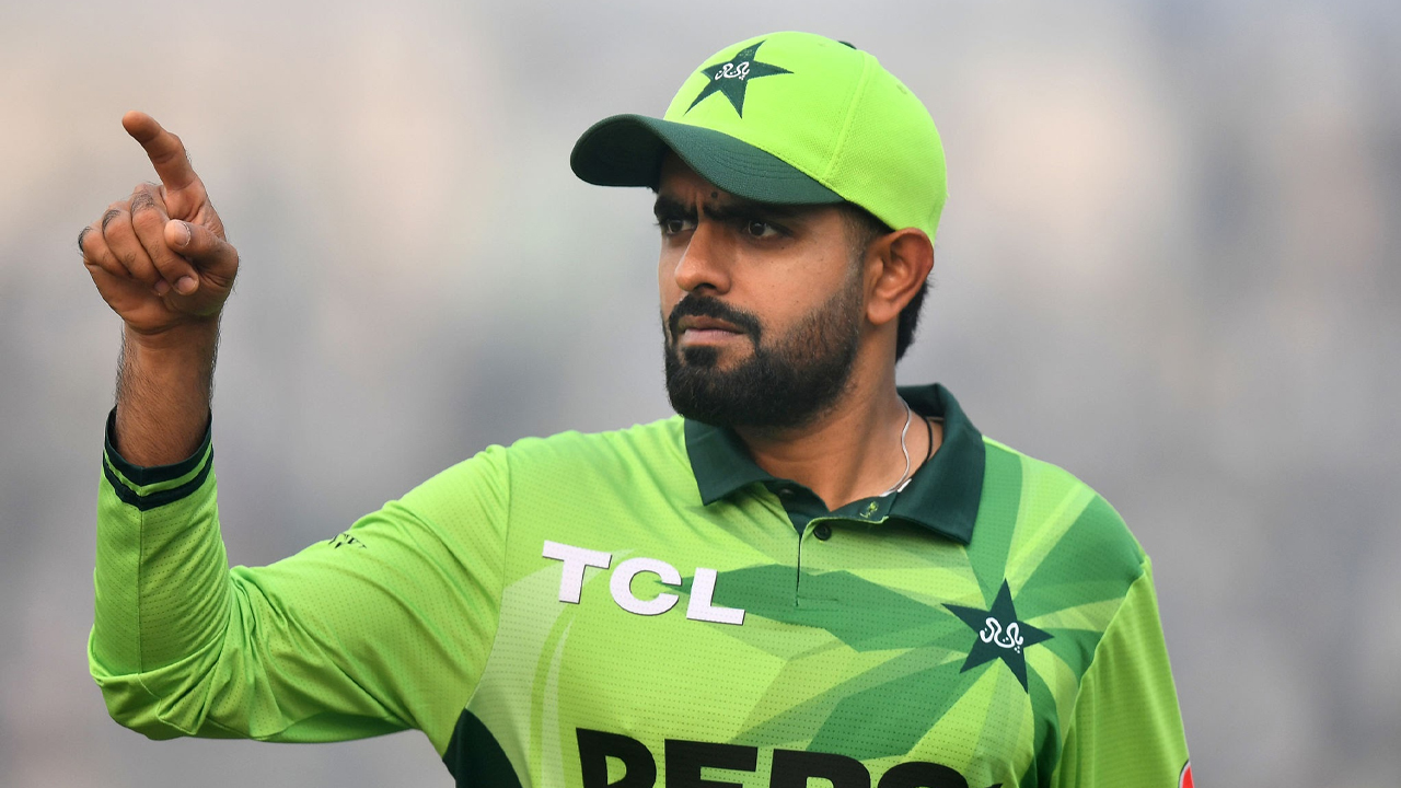 দুঃসংবাদ পেলেন বাবর আজম