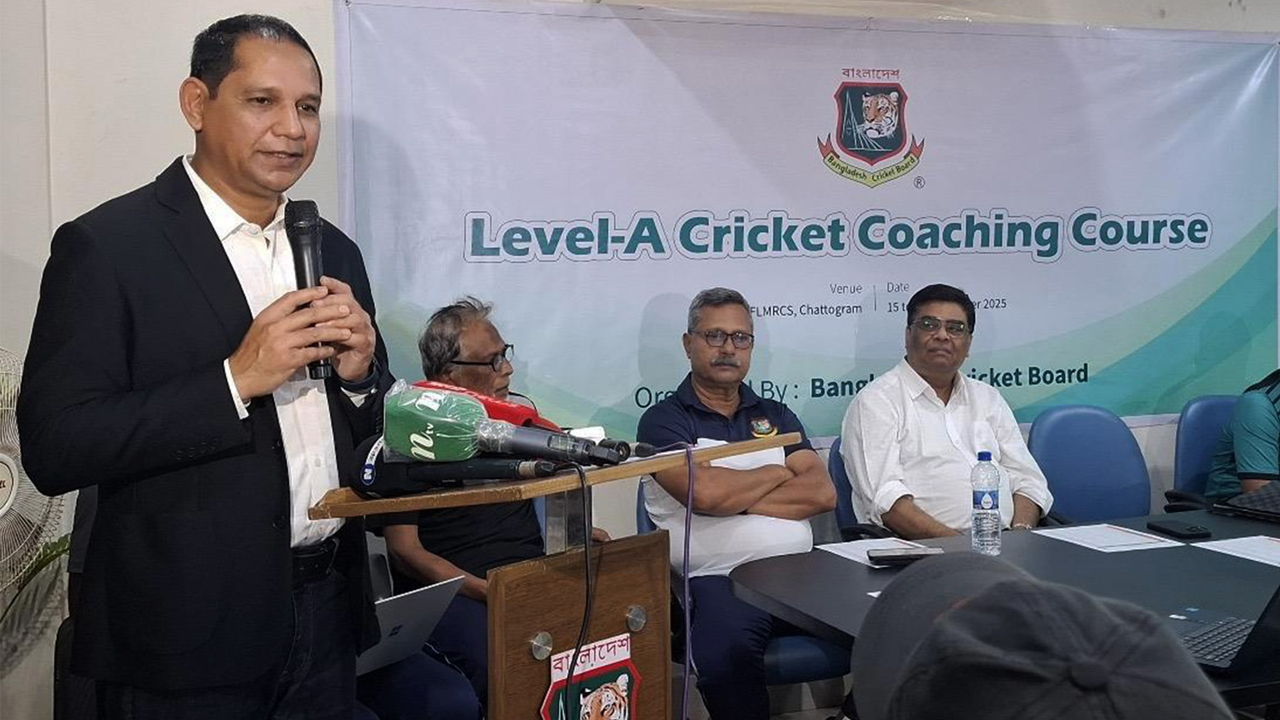 ৩২ কোচকে প্রশিক্ষণ দিচ্ছে বিসিবি