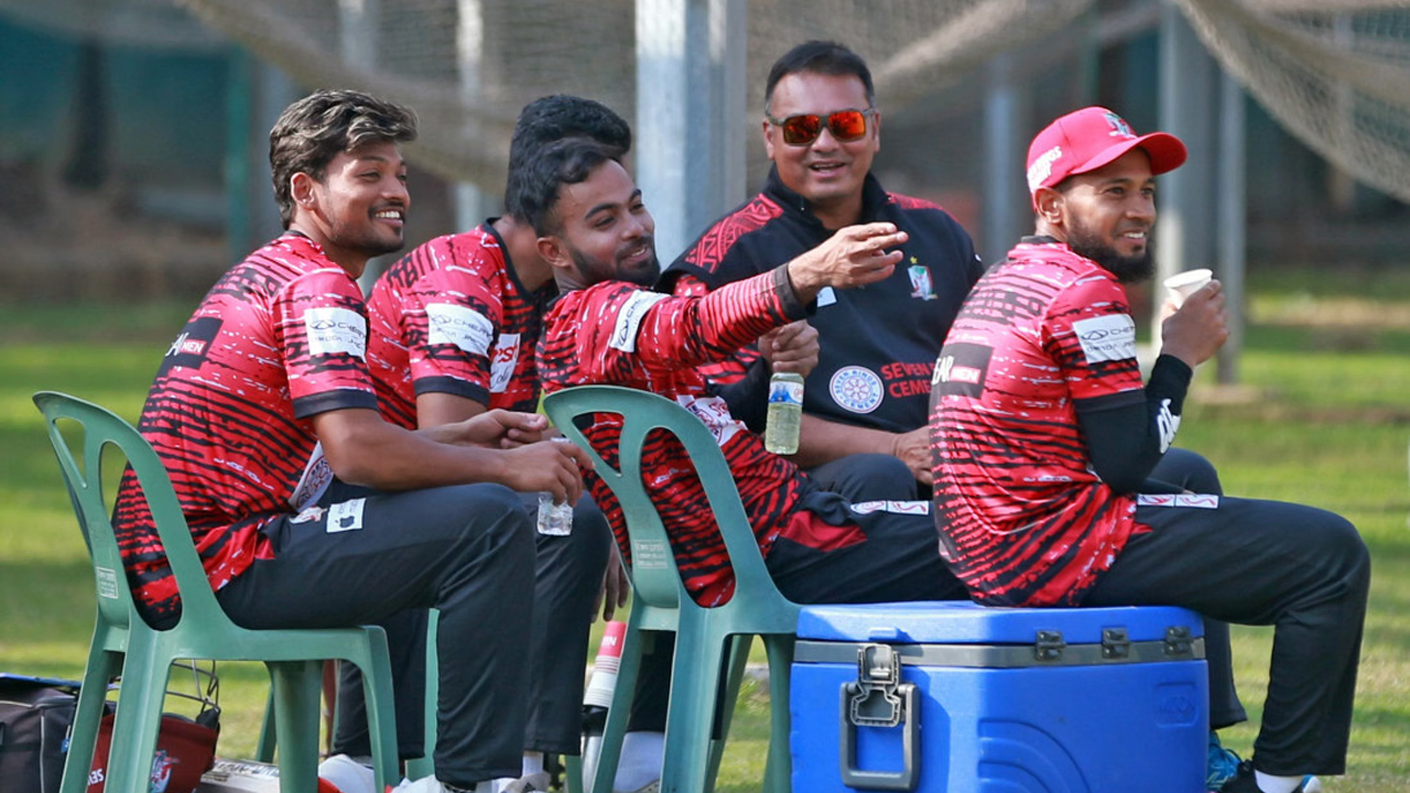 পিছিয়ে পড়ছে রাজশাহী, মিরপুরে কমছে ম্যাচ