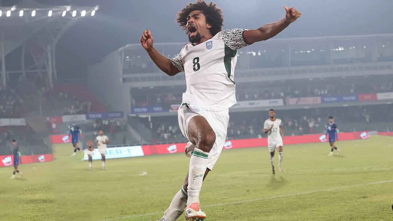 চার মিনিটে হামজার দুই গোল