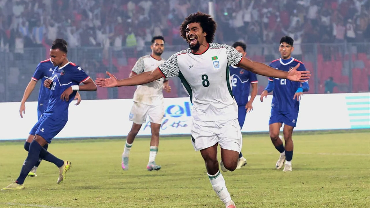 হামজার জোড়া গোলেও জয় পেল না বাংলাদেশ