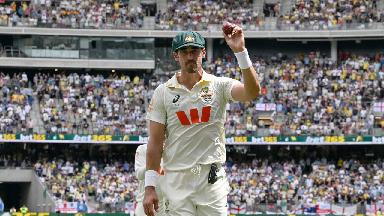 দুই ইনিংসে ১৩ উইকেট, অবিশ্বাস্য স্টার্কে কুপোকাত ইংল্যান্ড