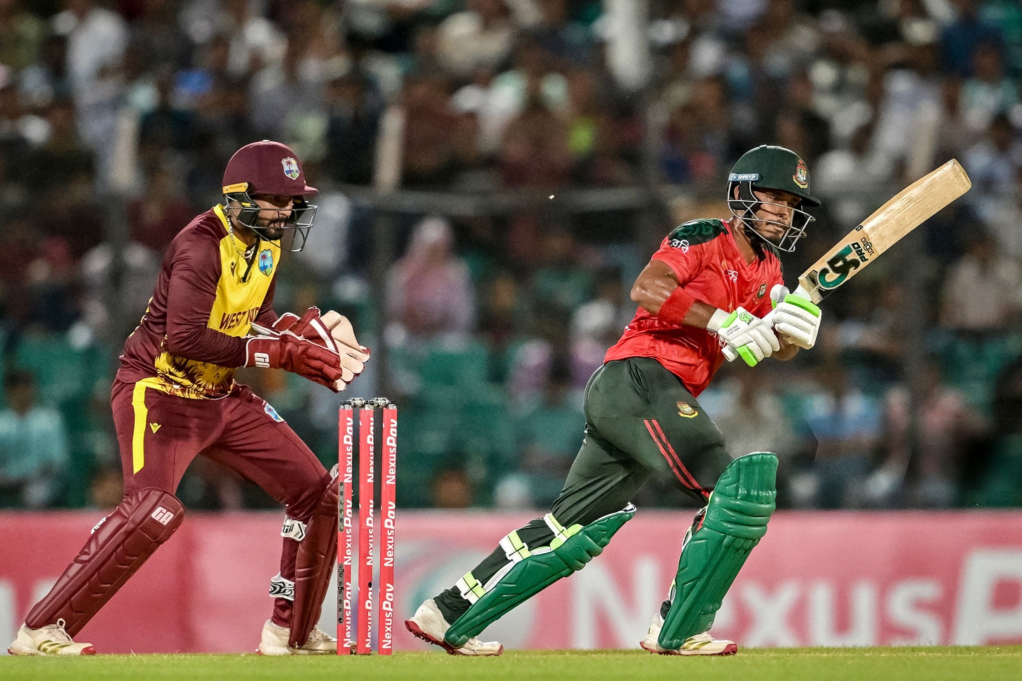 তামিমের রেকর্ড গড়া ম্যাচে টেনেটুনে দেড়শ ছুঁয়েছে বাংলাদেশ