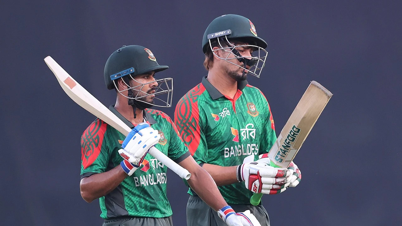 ওয়েস্ট ইন্ডিজের ছয় ক্যাচ মিসে ২৯৬ রান করল বাংলাদেশ