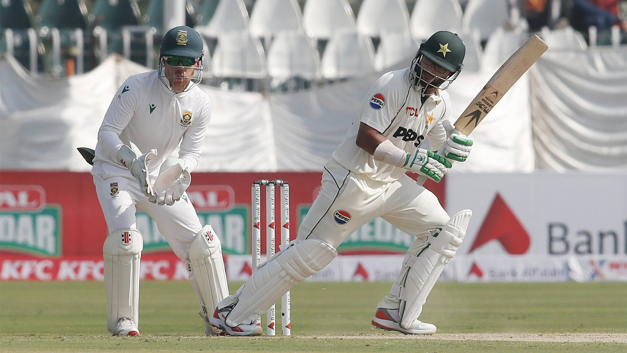 ১৭ রানে শেষ ৫ উইকেট হারাল পাকিস্তান