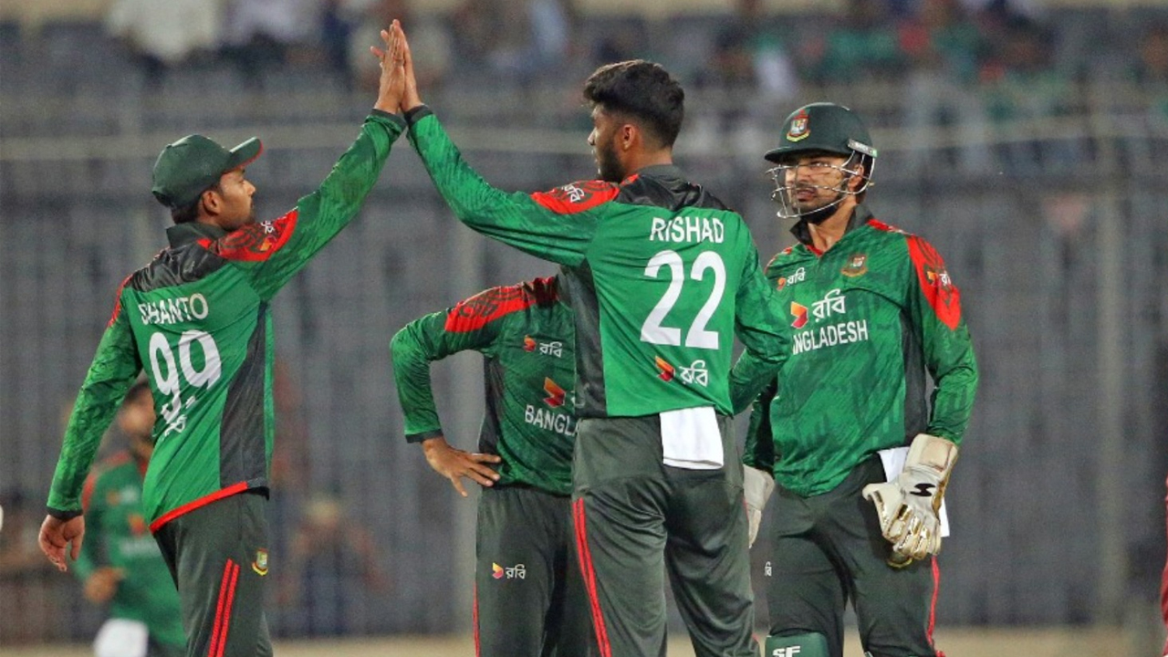 বাংলাদেশের প্রথম স্পিনার হিসেবে ইতিহাস গড়লেন রিশাদ হোসেন