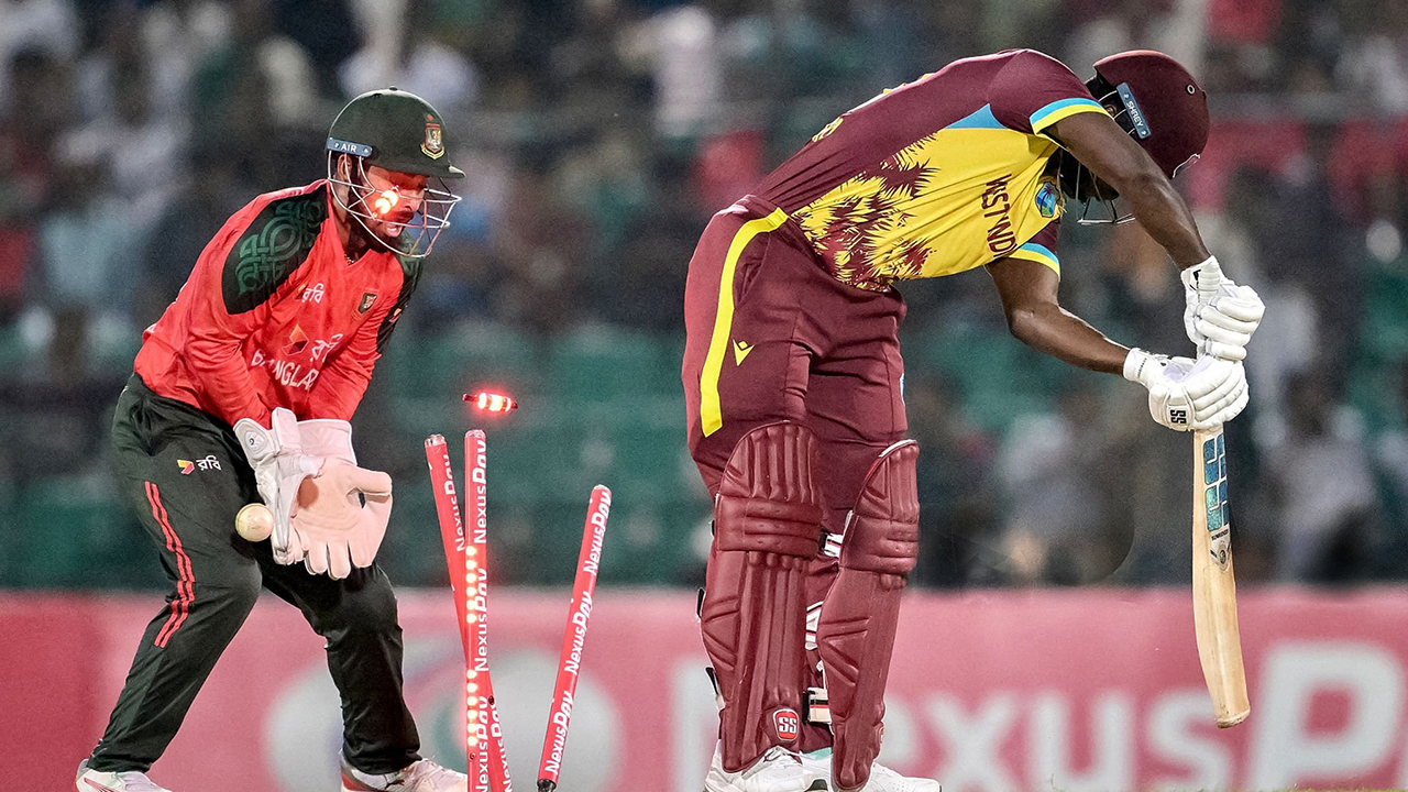 ৪৩ রান খরচায় ৮ উইকেট শিকার করল বাংলাদেশ