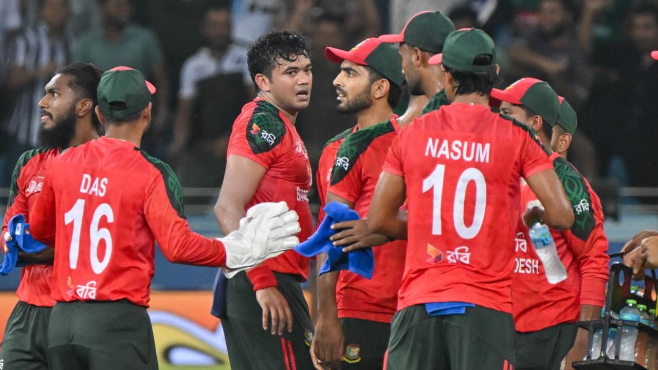 এশিয়া কাপে হারলেও আপাতত দেশে ফিরছে না বাংলাদেশ