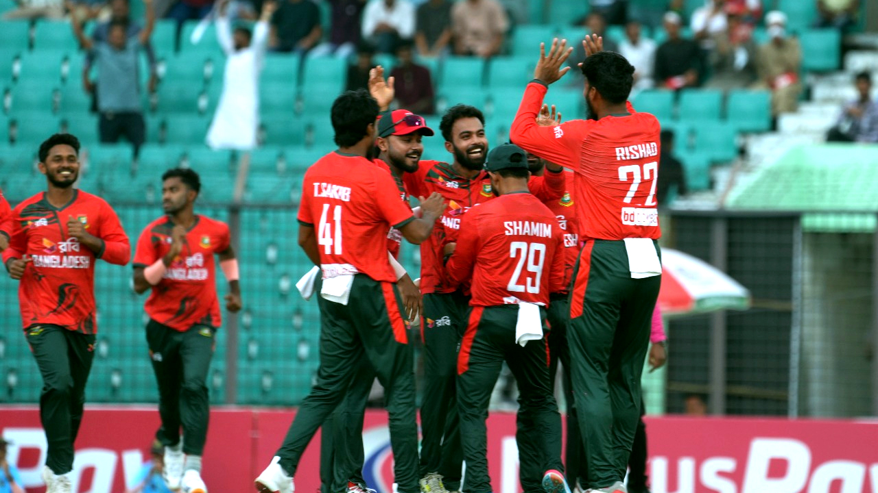১৮২ রানে থামল নিউজিল্যান্ড, জিততে গড়তে হবে রেকর্ড