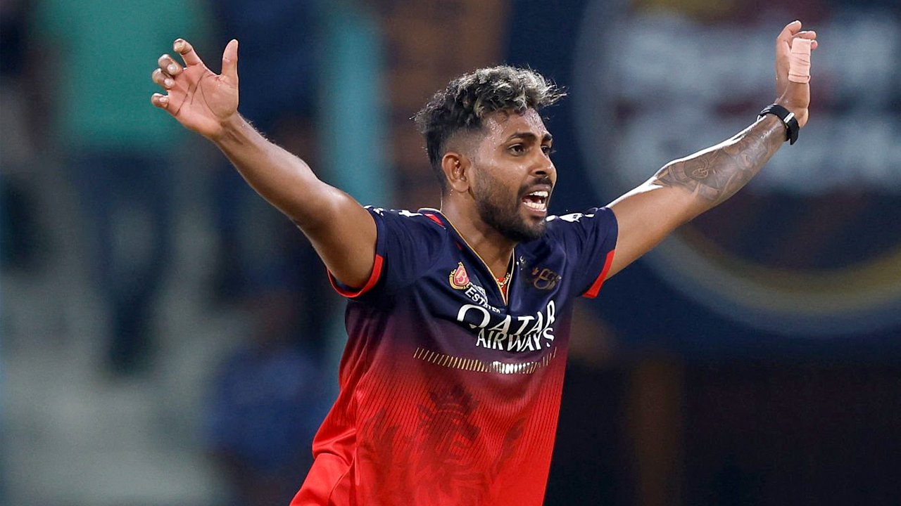 ক্রিকেট বোর্ডের বিরুদ্ধে মামলা করলেন নুয়ান তুষারা