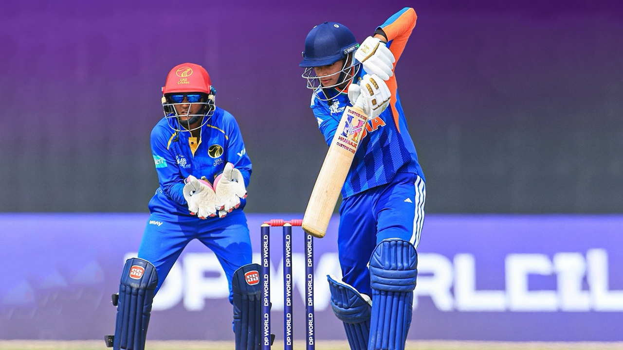 আনুষ্কা শর্মার ঝড়ের পরও আমিরাতের কাছে হারল ভারত