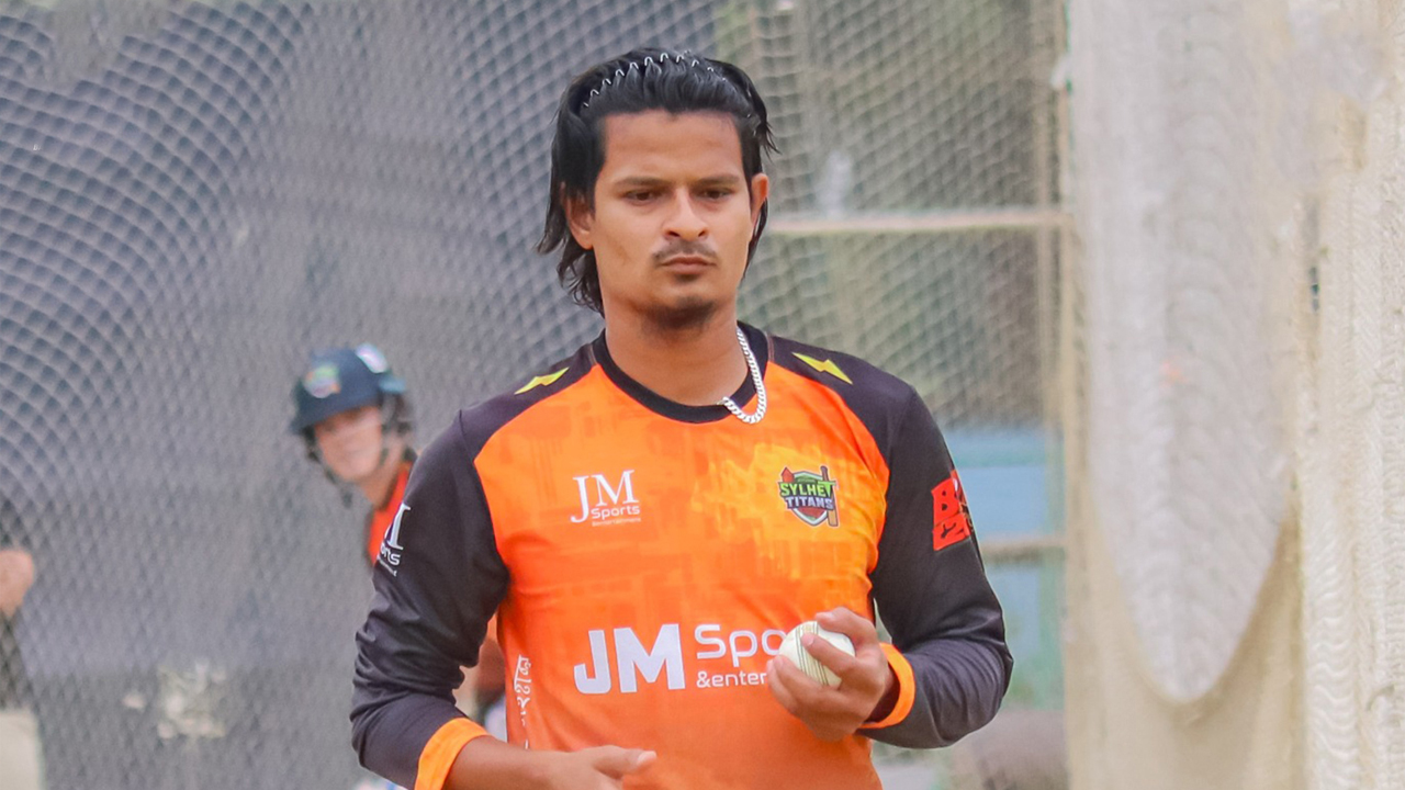 রেকর্ডের দ্বিতীয় স্থানে নাসুম, প্রথম বোলার কে?