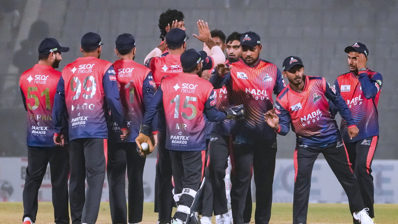 সুপার ওভারে রংপুরকে হারিয়ে ম্যাচ জিতল রাজশাহী