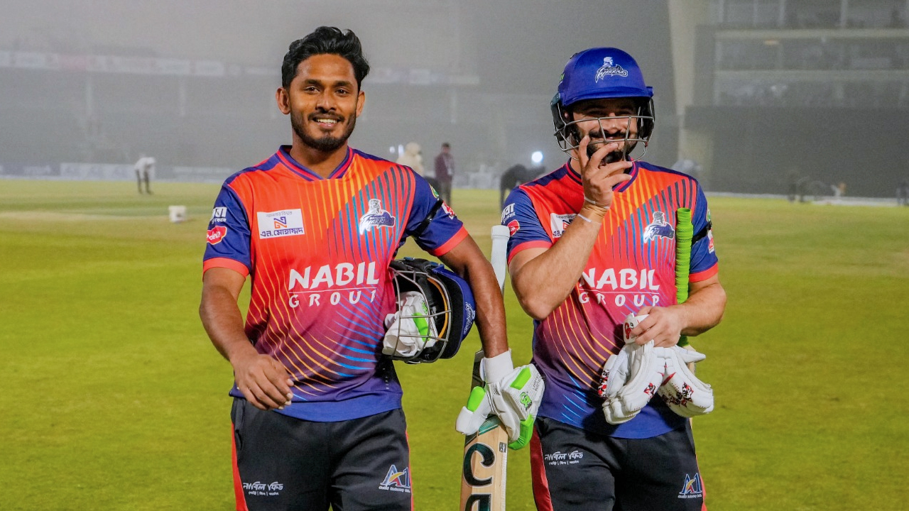 সুপার ওভারে রংপুরকে হারিয়ে ম্যাচ জিতল রাজশাহী