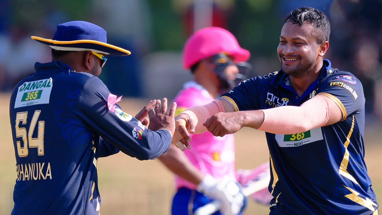 টুর্নামেন্টের মাঝেই সাকিবদের দলের মালিকানা বদল