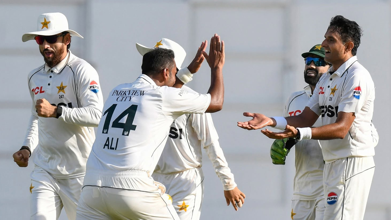 বাংলাদেশসহ বিদেশের মাটিতে টানা ৮ টেস্ট হারল পাকিস্তান