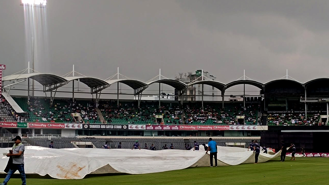 টাইগারদের উইকেট ঝড়ের পর মিরপুরে বৃষ্টির হানা