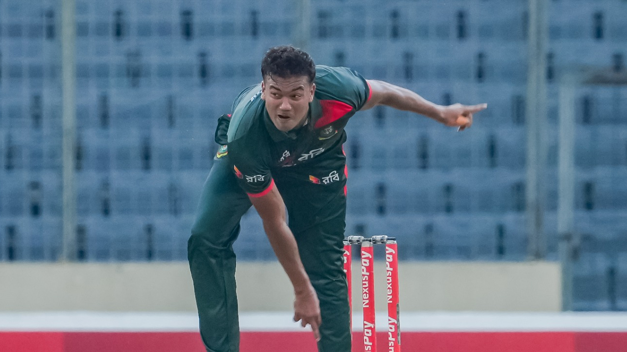 ৬১৫৭ দিন পর এমন কীর্তি গড়লেন বাংলাদেশি বোলার