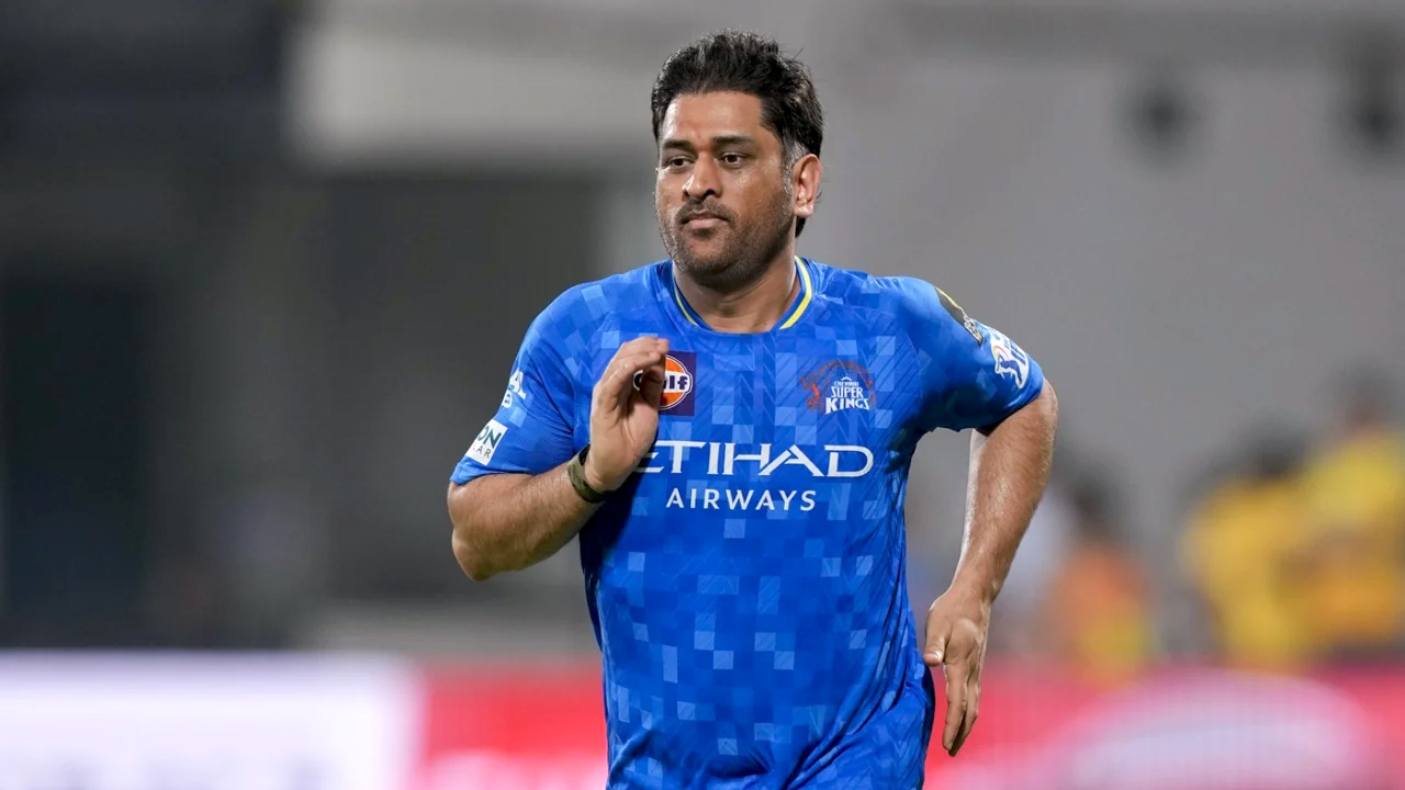 অতিরিক্ত গতির জন্য শাস্তি পেলেন ধোনি