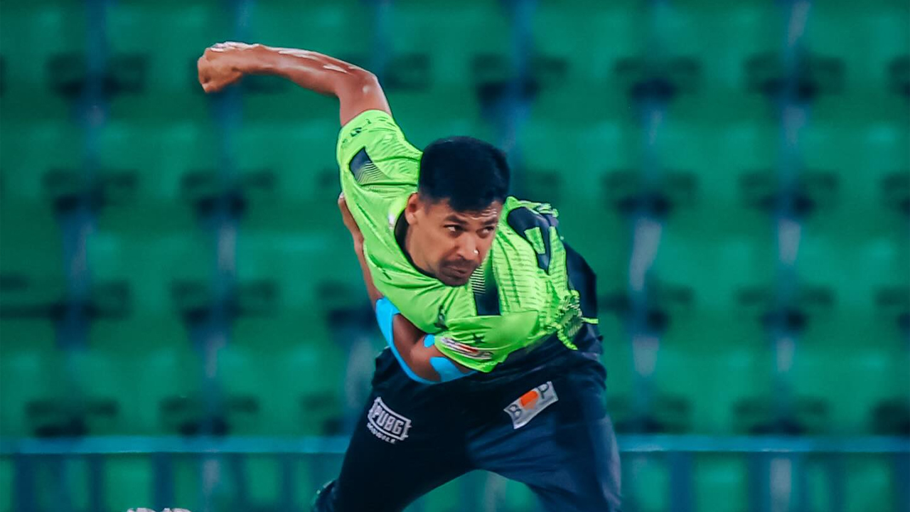 স্লোয়ারের জাদুতে রানের লাগাম, পিএসএলে দুর্দান্ত মোস্তাফিজ