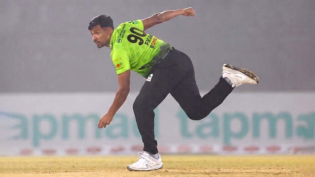 আট বছর পর ফিরে চমক দেখালেন মোস্তাফিজ