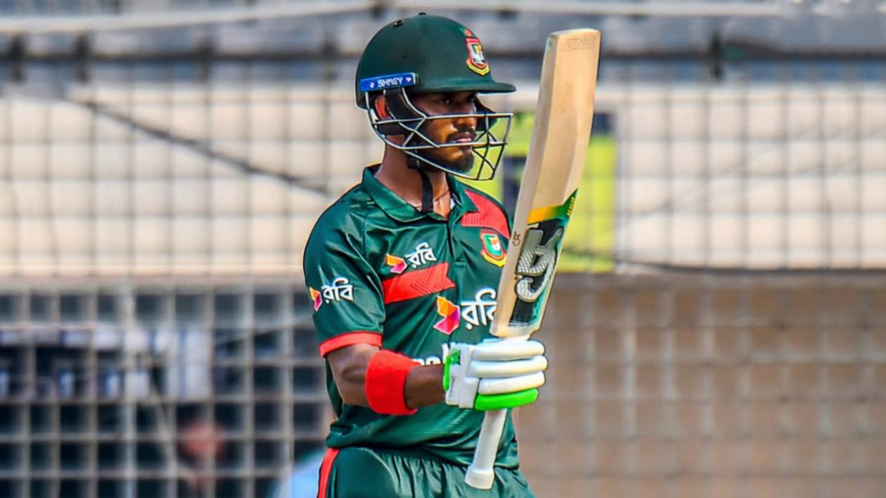 পাওয়ার প্লেতে সর্বোচ্চ ছক্কা হাঁকানোর রেকর্ড গড়লেন তানজিদ তামিম
