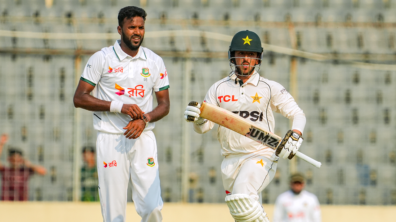 ৪১৩ রান করেও স্বস্তিতে নেই বাংলাদেশ