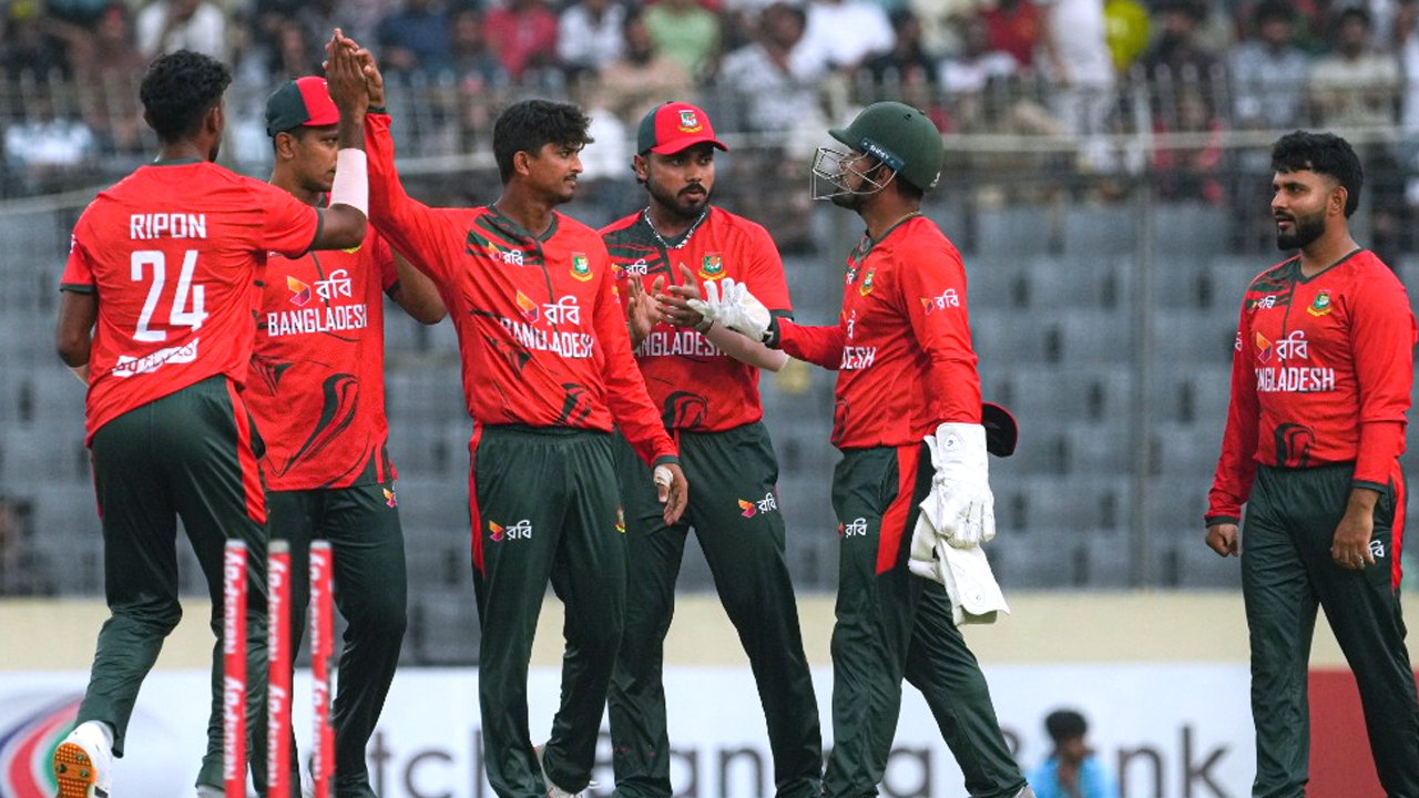 ৩৩ রানে ৪ উইকেট হারিয়েও জিতল নিউজিল্যান্ড