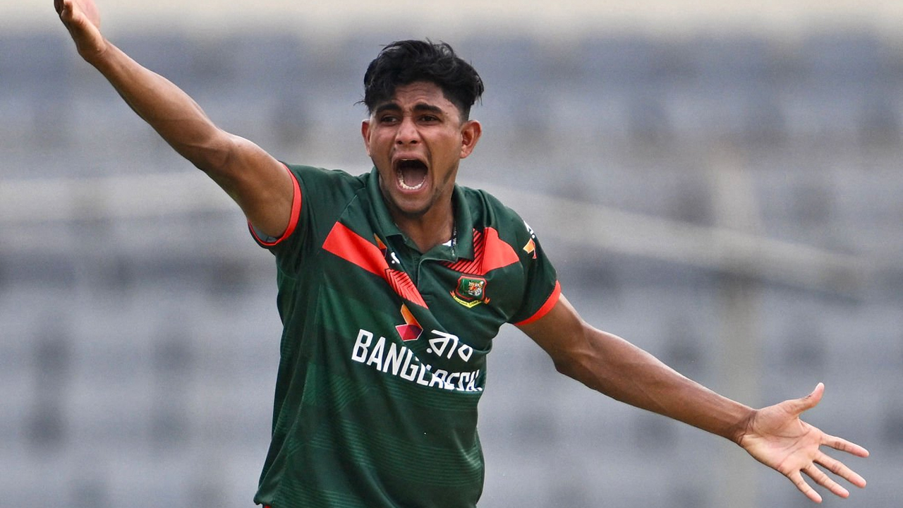 এপ্রিলের মাসসেরা ক্রিকেটারের মনোনয়ন পেলেন নাহিদ রানা