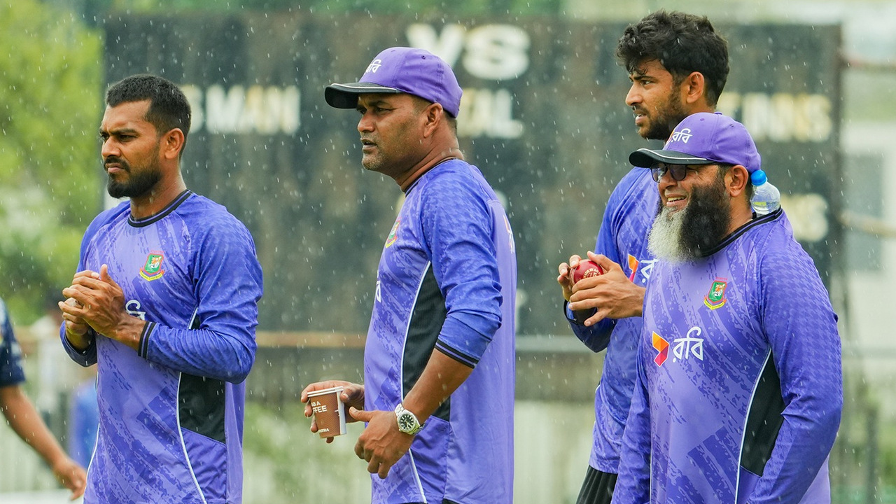 সিলেটে চোখ রাঙাচ্ছে বৃষ্টি, খেলা হবে তো?