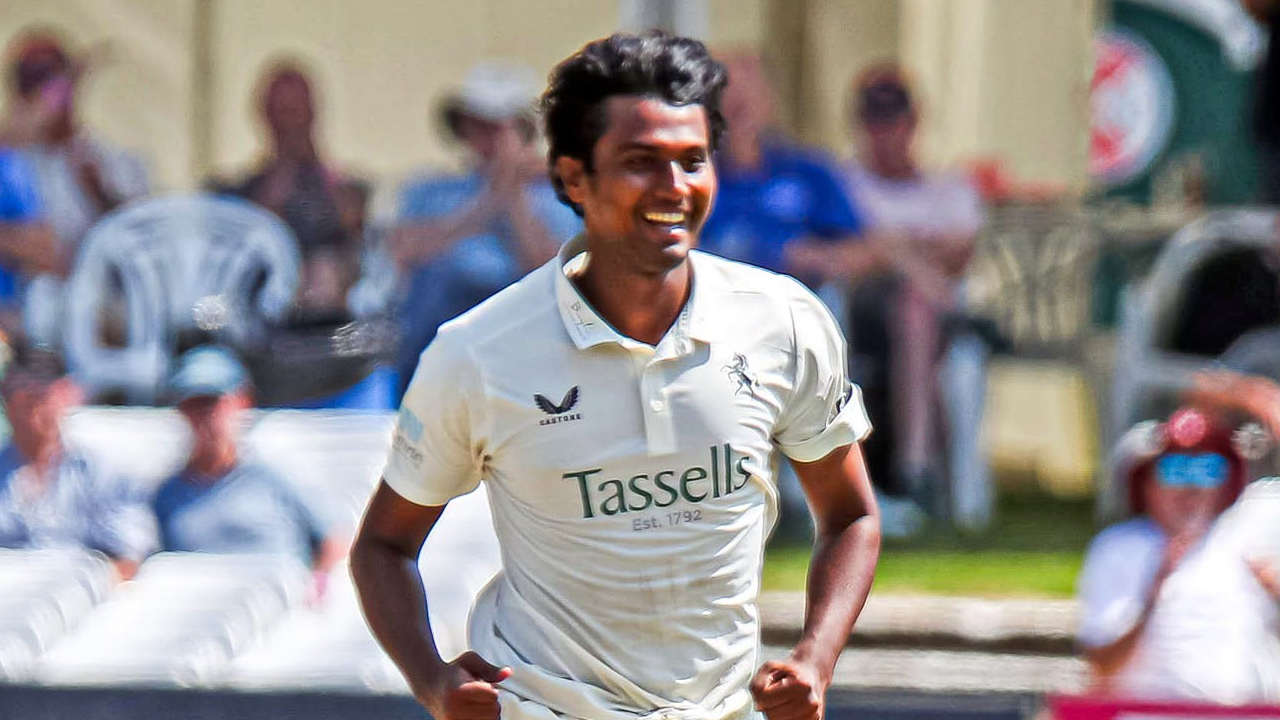 দলকে লিড এনে দিলেন হাসান মাহমুদ