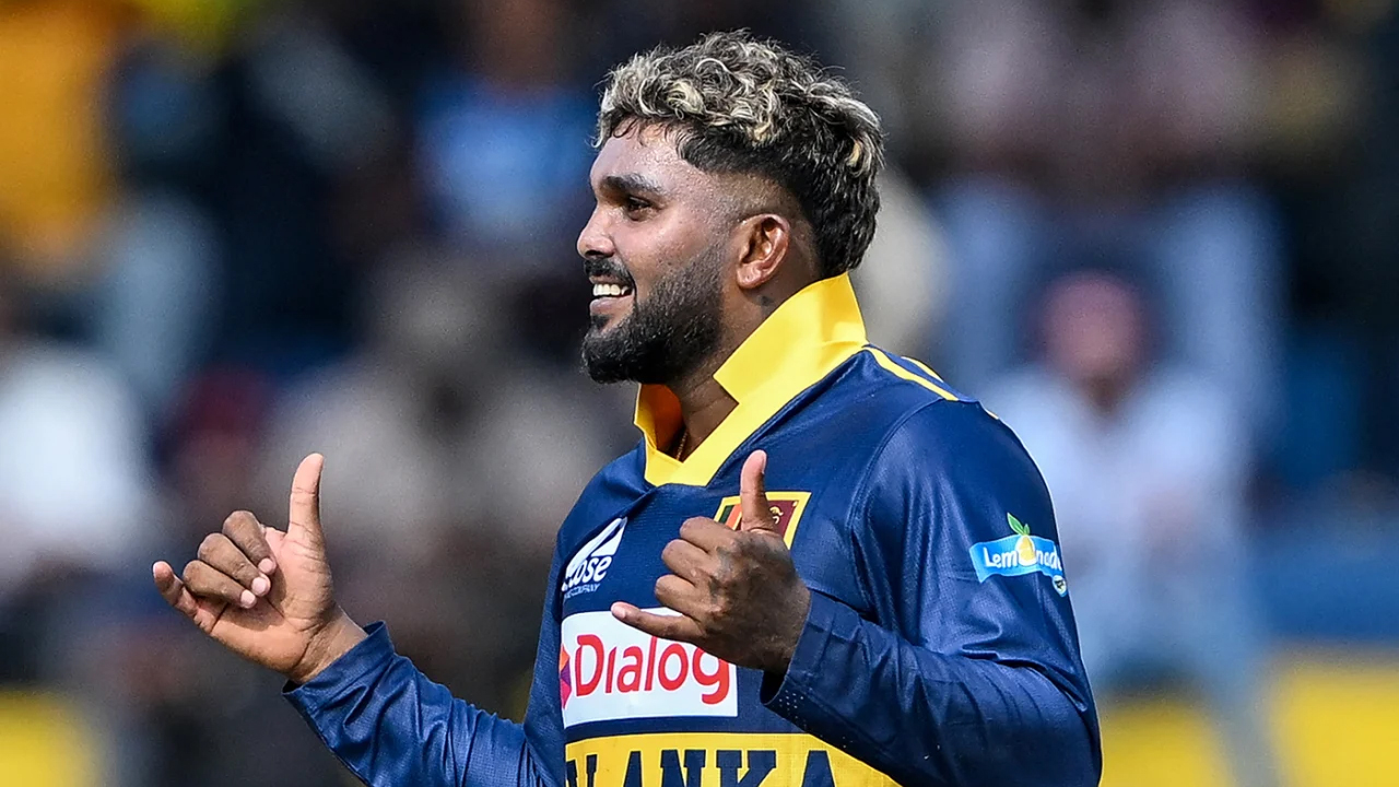ফের ইনজুরিতে ছিটকে গেলেন হাসারাঙ্গা